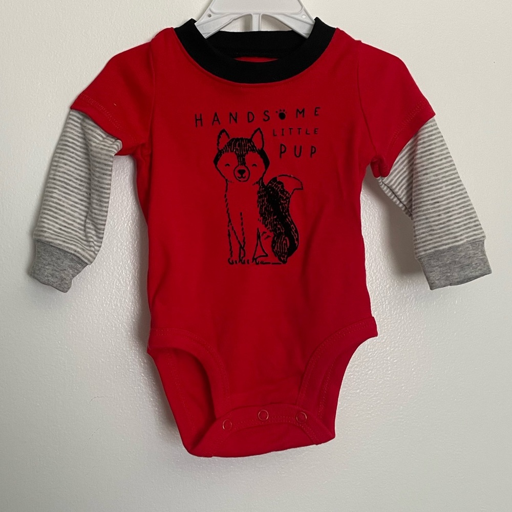CARTER’S Long-sleeved onesie